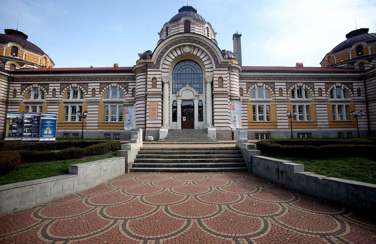 Parliament - Center Luxury
